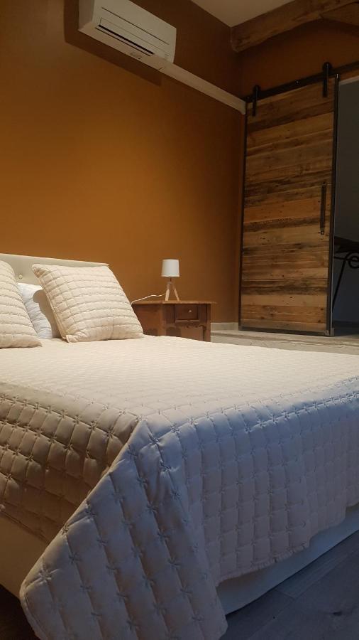 Domaine Des Grands Chenes Bed & Breakfast Preveranges Екстериор снимка